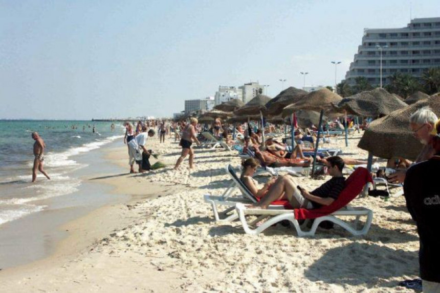 Država nije upozorila turiste na Tunis