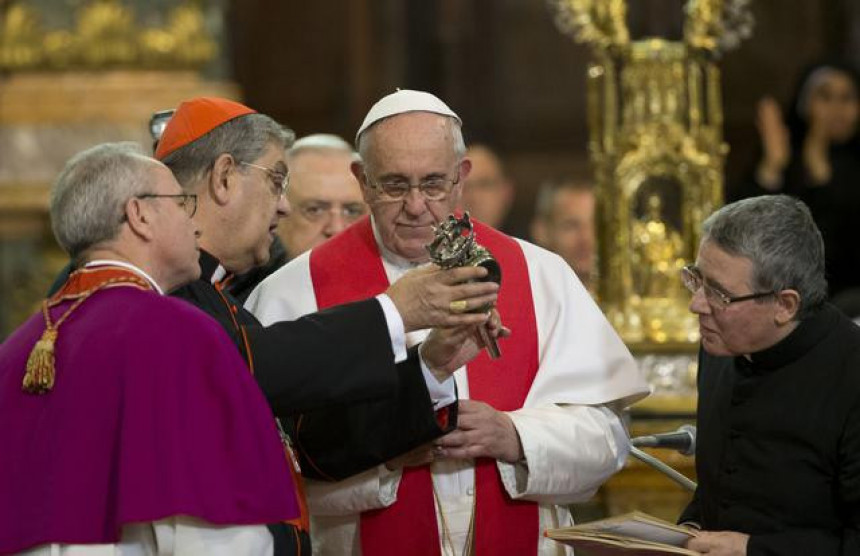 Да ли је папа извео чудо у Напуљу?