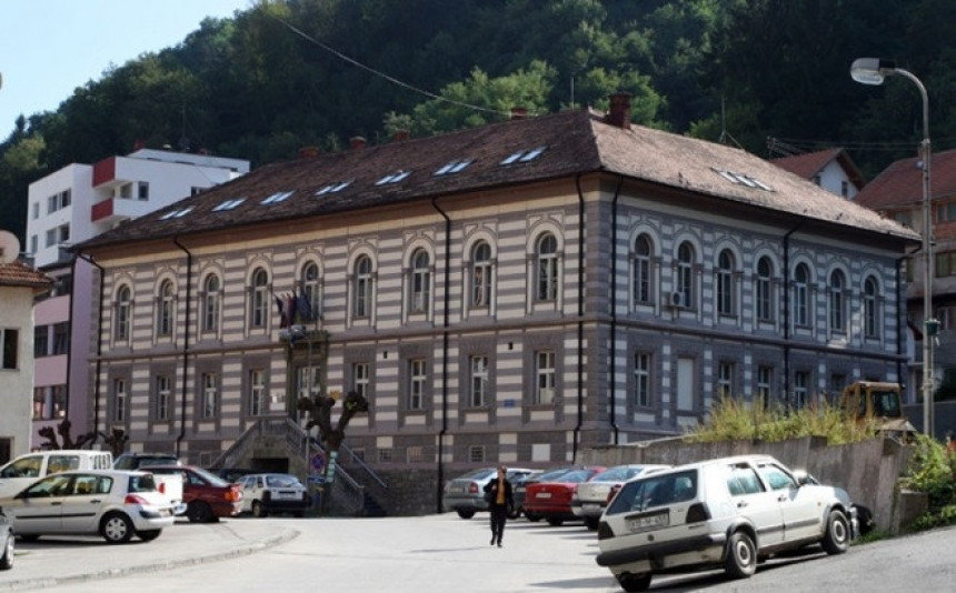 Osipanje skupštinske većine u Srebrenici