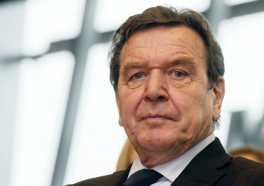 Gerhard Šreder kritikuje politiku Merkelove