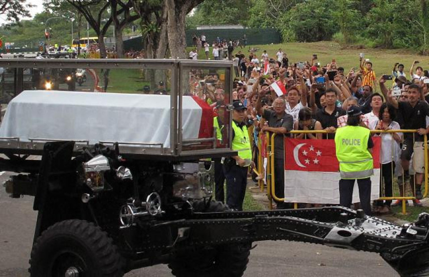 Сахрањен оснивач Сингапура