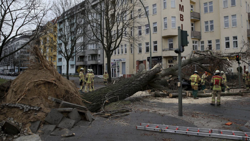Evropa u haosu zbog uragana "Niklas"