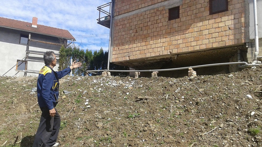 Porodice na klizištu: A gdje da se iselimo?