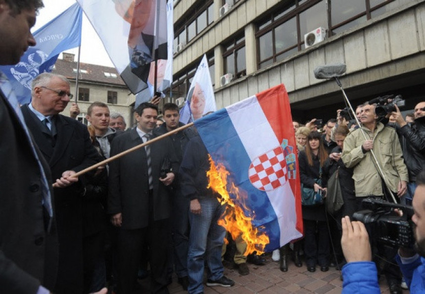 Zagreb opet prijeti Srbiji