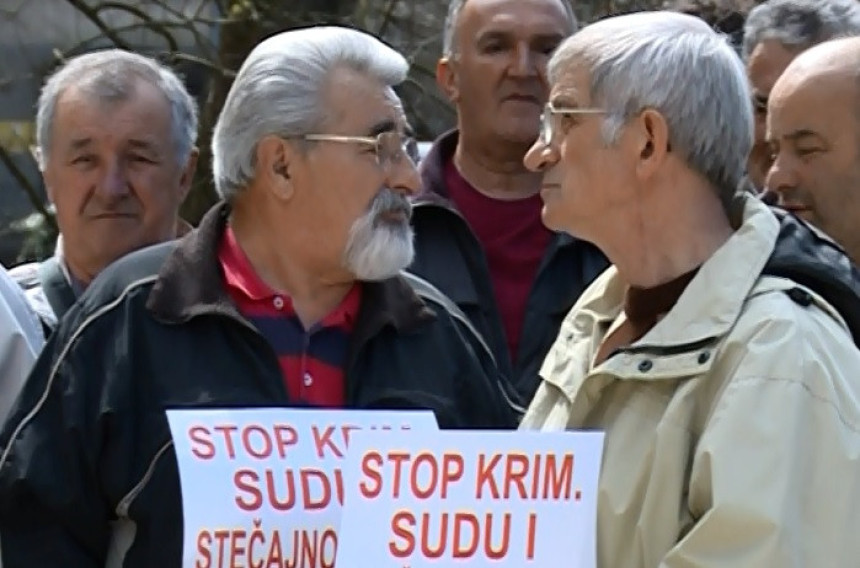 Радници испред суда траже свој новац