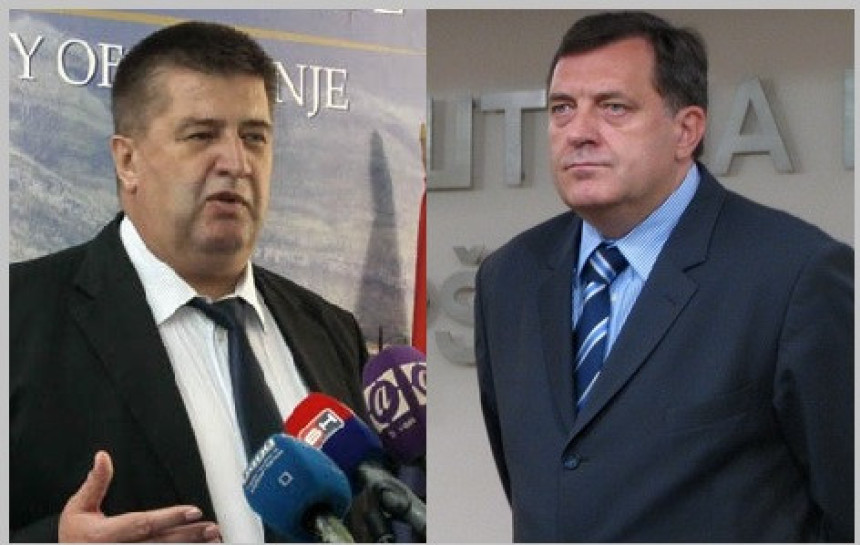Вучуревић "честитао" Додику Васкрс