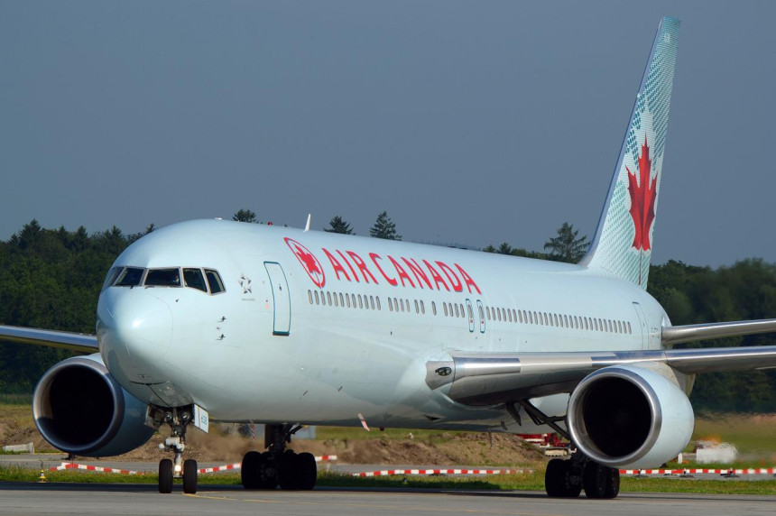 Baka prisilno spustila kanadski boing 777