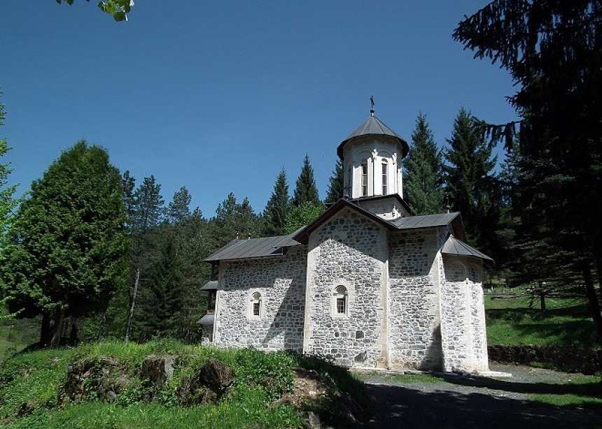 Традиционално окупљање вјерника код манастира Возућица 
