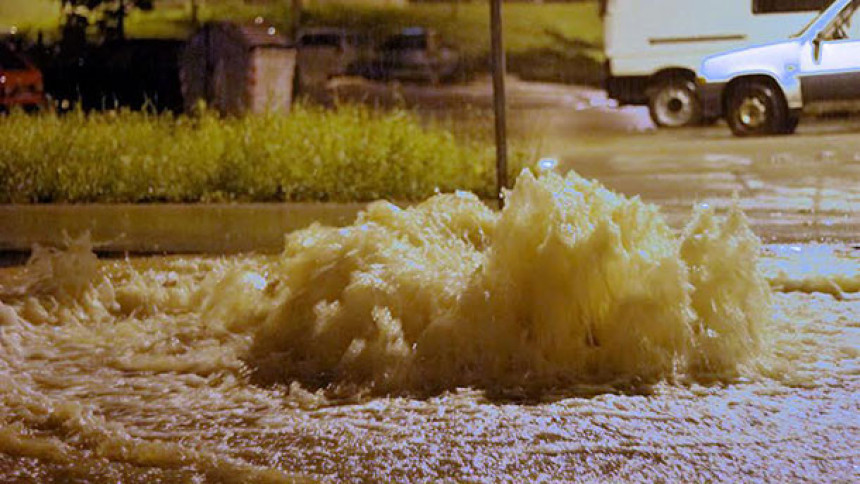 Бнајалука: Вода из цијеви уништила куће