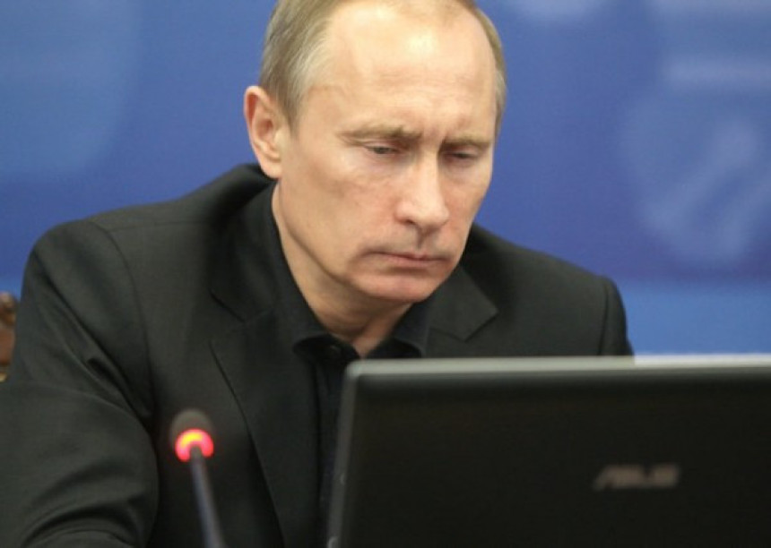 Putin na Tviteru prati samo jednu osobu