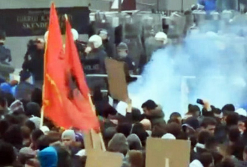 Masovna tuča Albanaca i Eritrejaca
