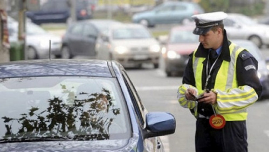 Šta otkriva policija tokom kontrole luksuznih vozila?