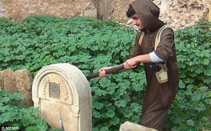 Исламисти уништавају хришћанска гробља