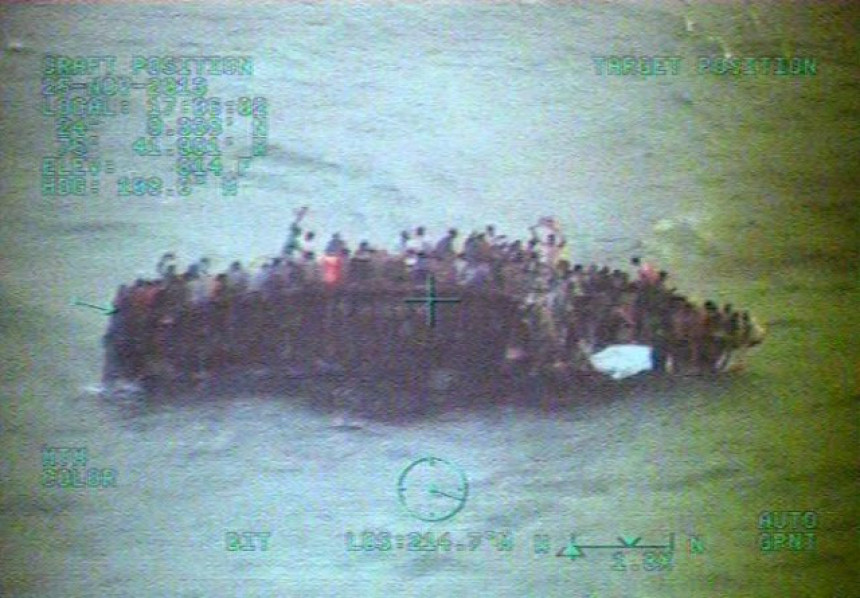 Utopilo se 700 u prevrtanju broda