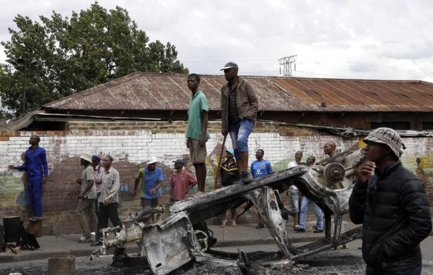 300 uhapšeno u neredima u J. Africi