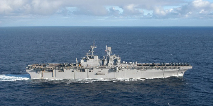Војни бродови код либијске обале