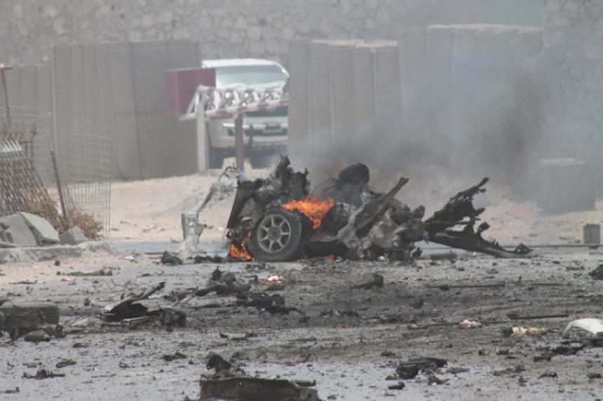 Аутомбил бомба убио 10 људи у Сомалији