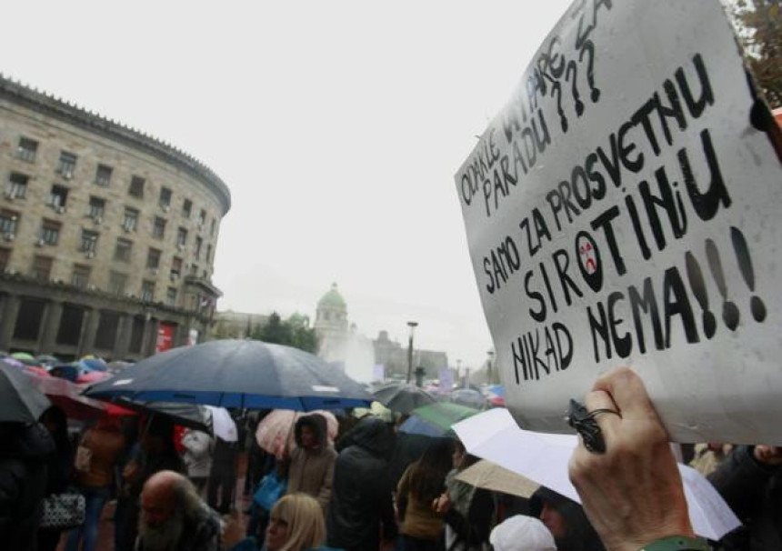 Srbija: Prosvjetari prekidaju štrajk