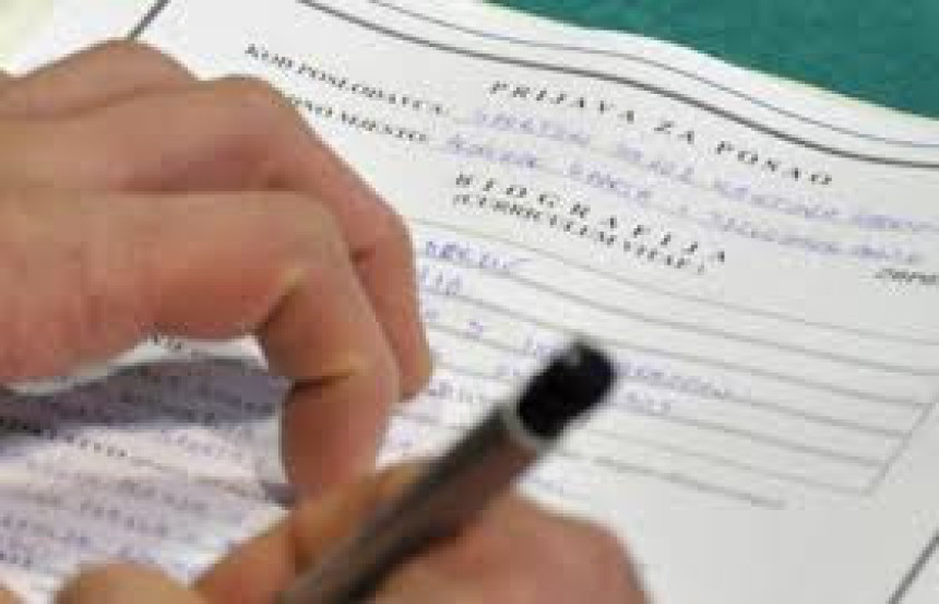 Za posao i dalje potrebna gomila papira