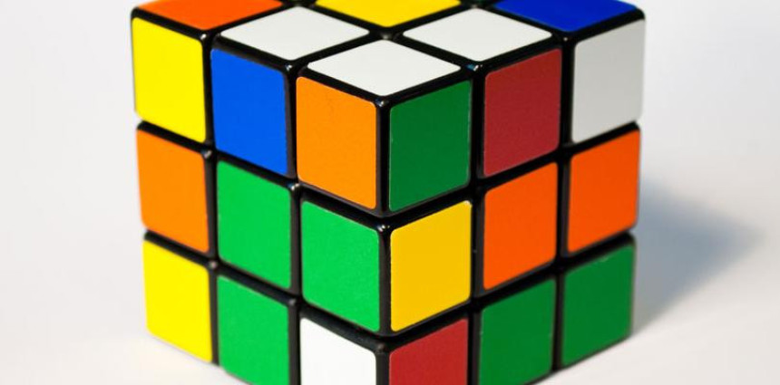Тинејџер сложио Рубикову коцку за 5 секунди