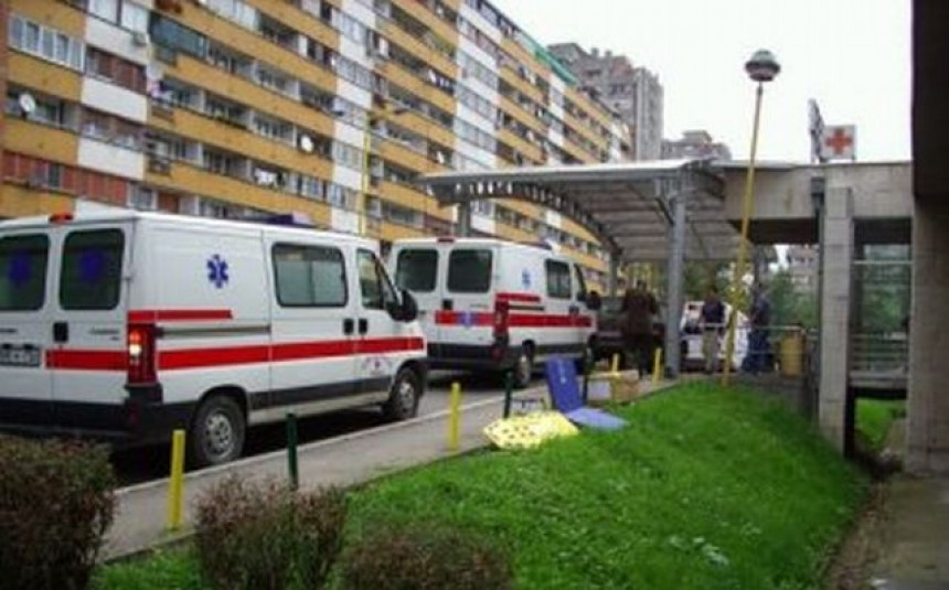 Таксиста у Тузли скочио са четвртог спрата