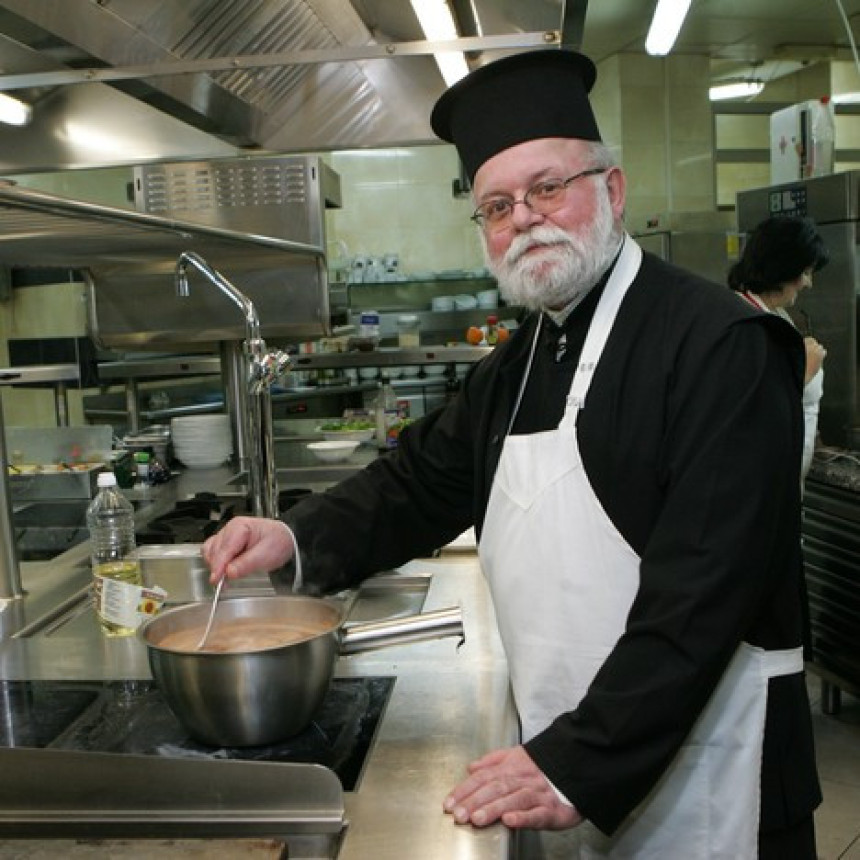 Otac Ilarion, zvezdaš u ulozi duhovnog vođe Partizana!