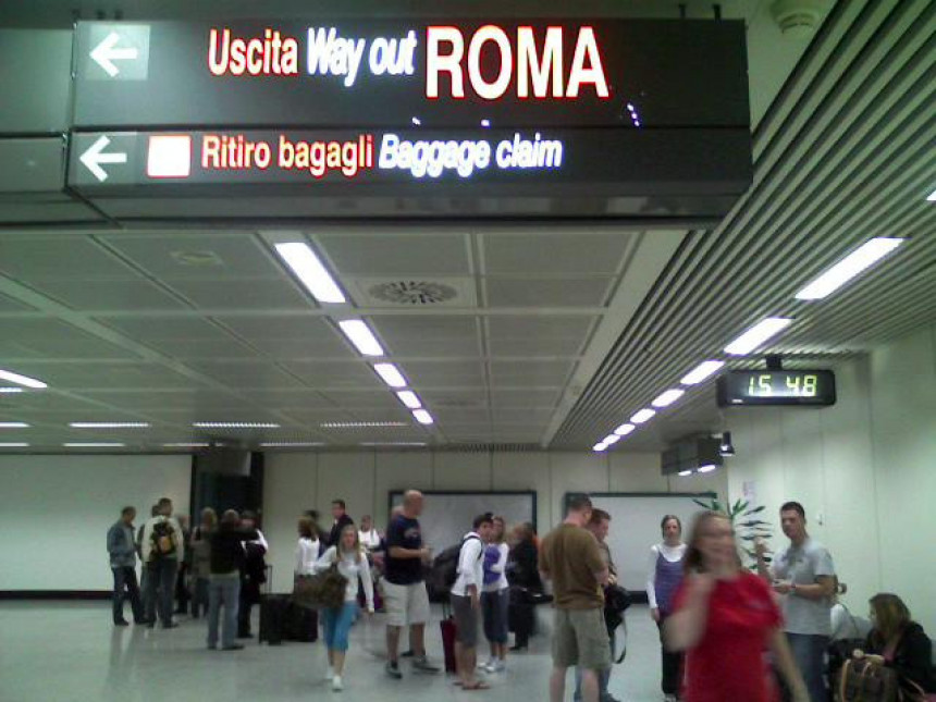 Затворен главни аеродром у Риму