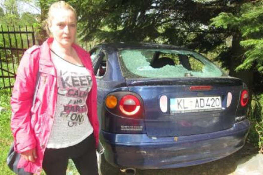 Crna Gora: Novinarki demoliran automobil