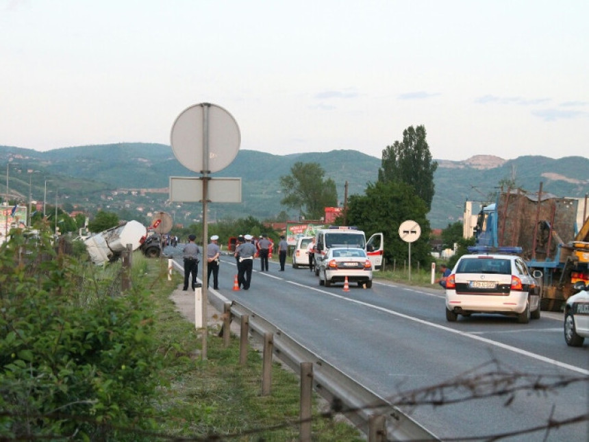 Sudar auta i cisterne: Jedna osoba poginula