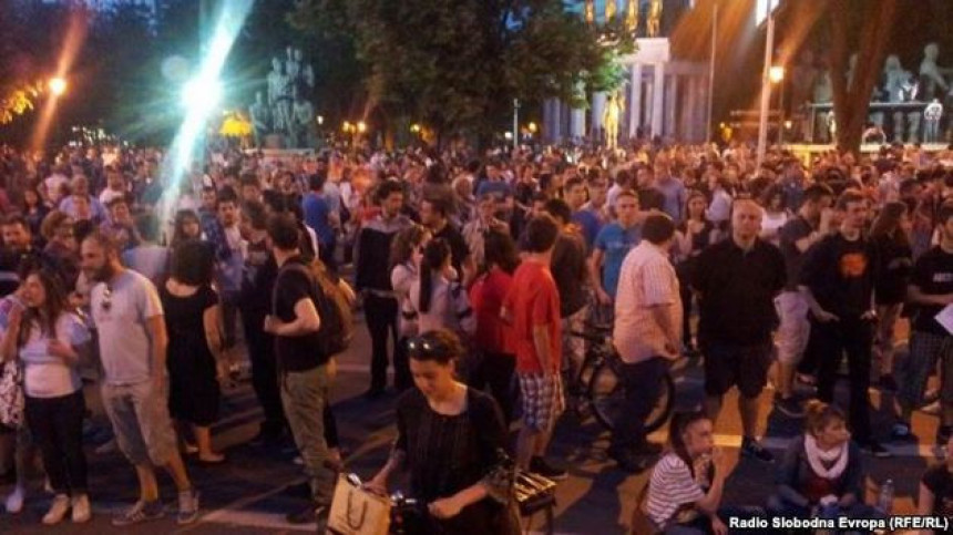Хиљаде људи на улицама Македоније