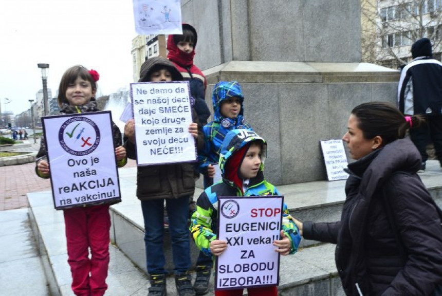 Srbija: Protest protiv obavezne vakcinacije