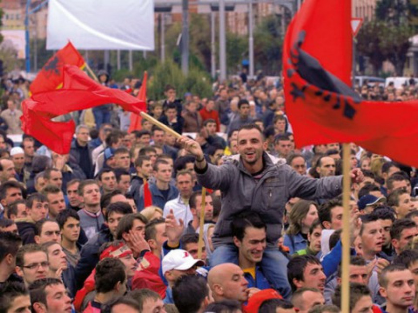 Ina: Albanci imaju pravo na revoluciju