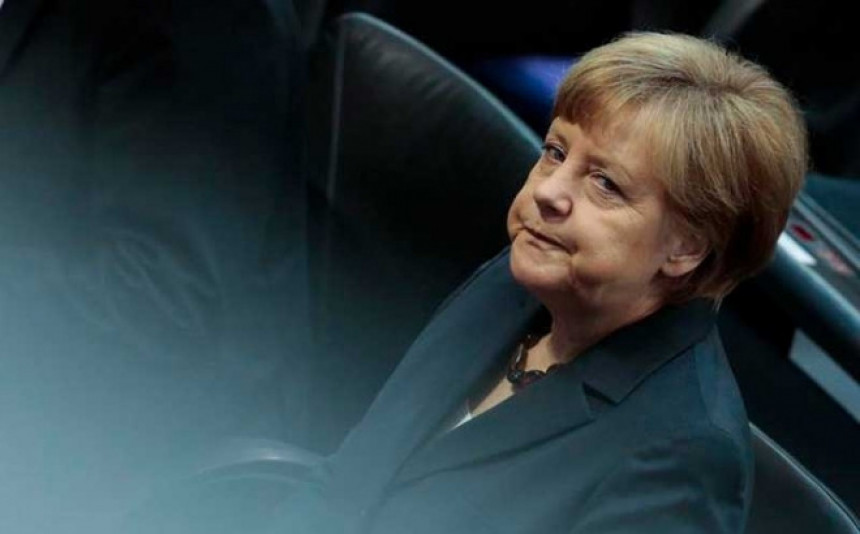 Шпијунска афера, Меркел брани своје