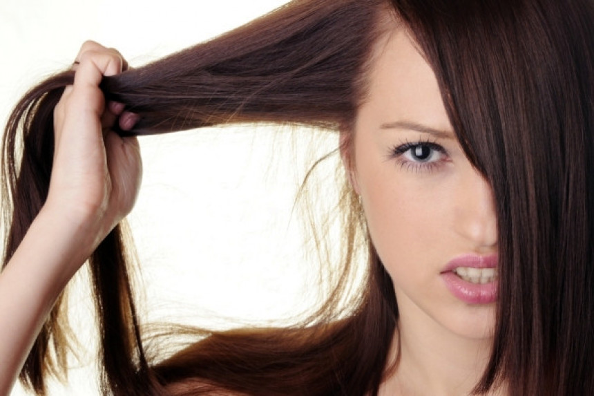 Пет лоших навика због којих коса постаје све тања