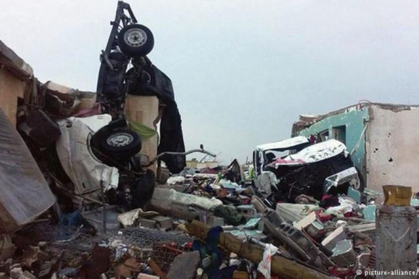 Tornado istrgao bebu iz majčinih ruku