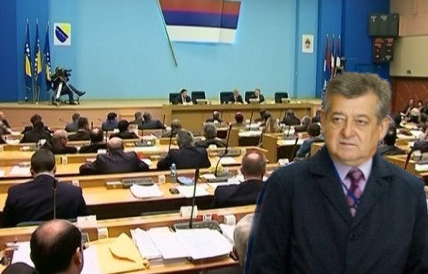 Sprema li se osipanje skupštinske većine?