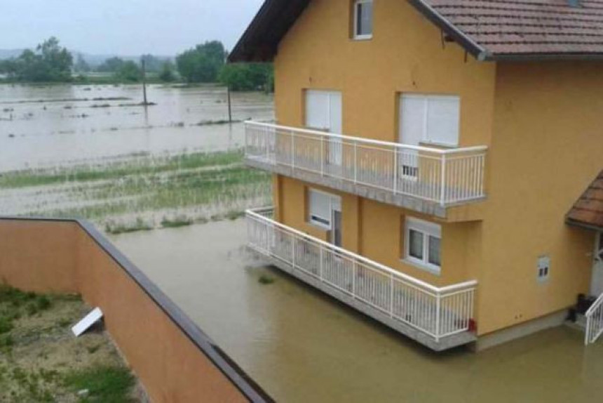 Домаћинства код Добоја под водом