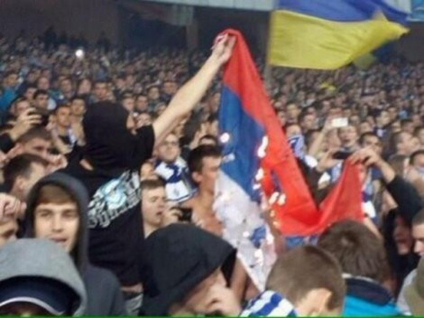 Јел' ово горела српска или руска застава на финалу ЛЕ?!
