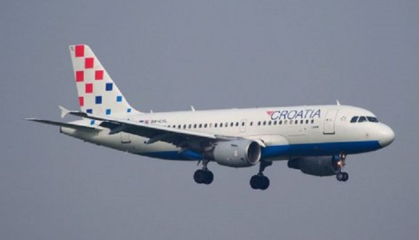 Хрватски авион за длаку избјегао катастрофу
