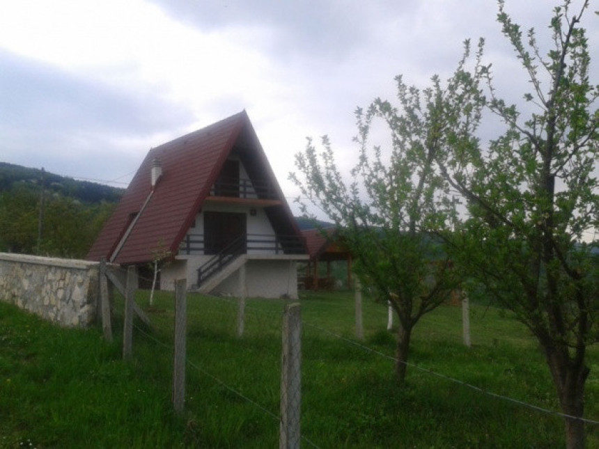 Rastu vikend naselja na obroncima Kozare