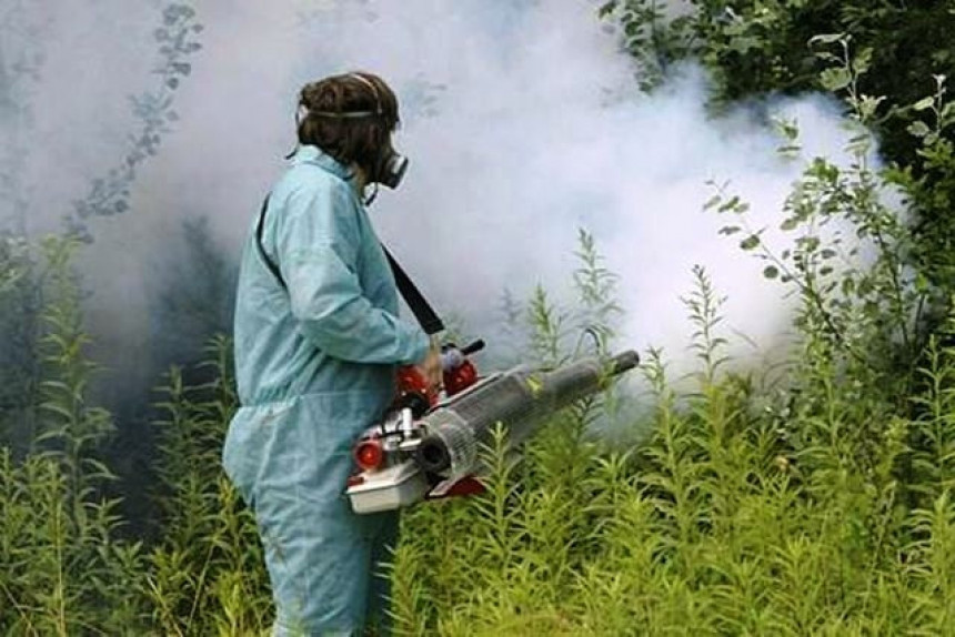 Zaprašivanje komaraca u Banjaluci u julu