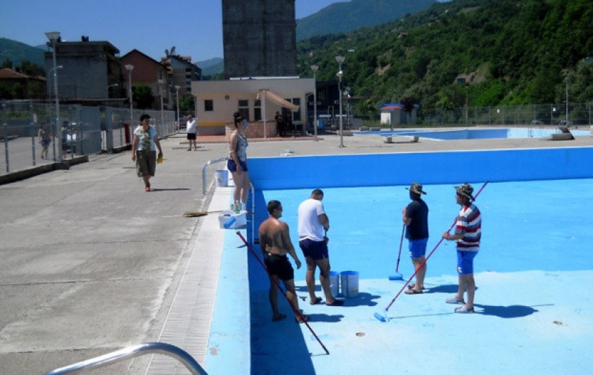 Foča: Igranje preko leđa radnika