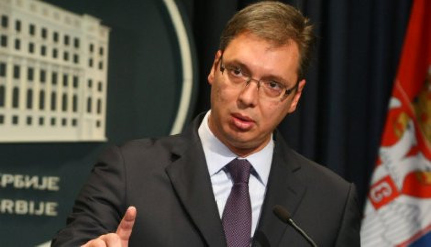 Vučić građanima obećao manji porez ako ljetuju u Srbiji
