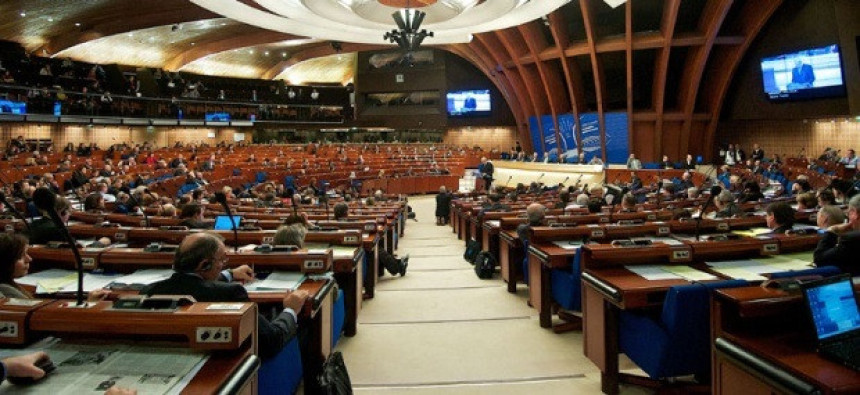 Srebrenica kao obruč oko Srba