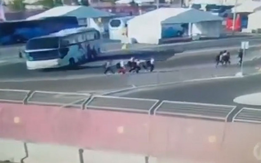Video: Uhapšen vozač autobusa koji je udario sportistkinje u Bakuu!