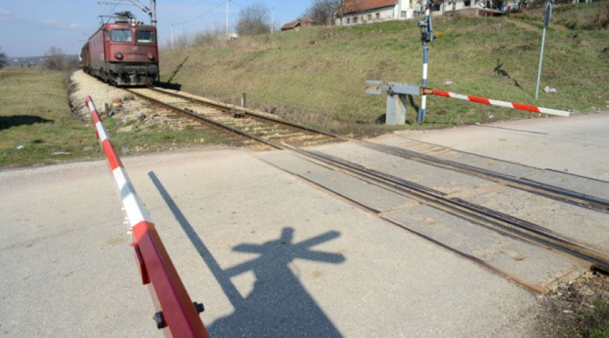 Трагедија у Чачку: Жена се бацила под воз