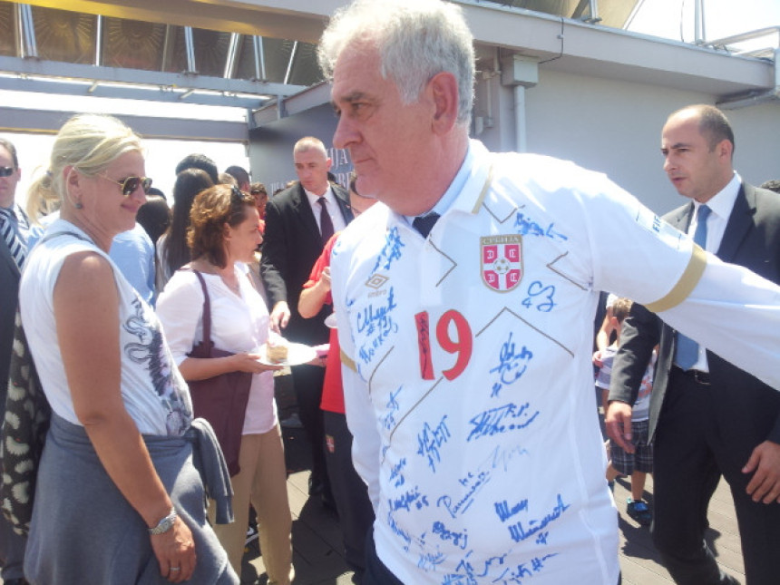 ''Орлићи'' Томи Николићу: Хоћемо пензије! Он њима: Имате их!