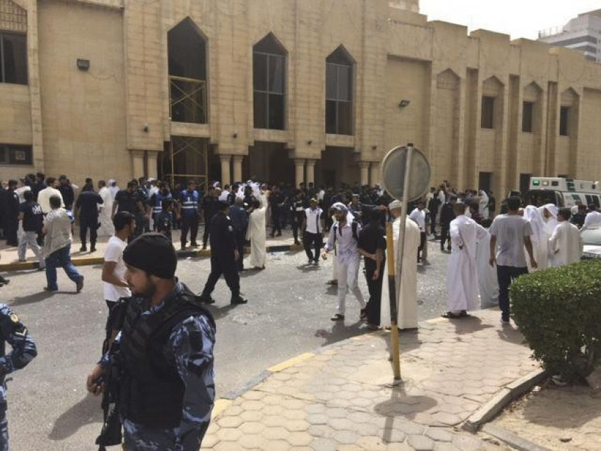 Убијено 25 људи у нападу на џамију
