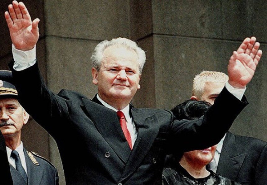 Како је ДС погазила Устав и депортовала Милошевића