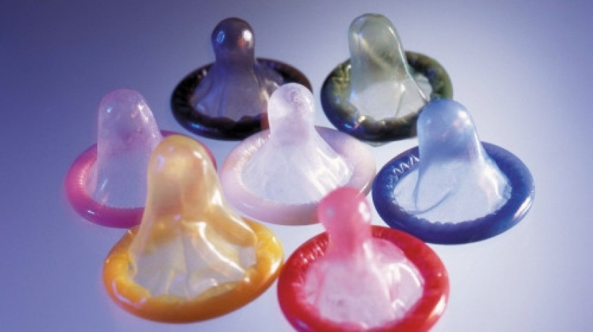 Измислили кондом који мијења боју у додиру са инфекцијама